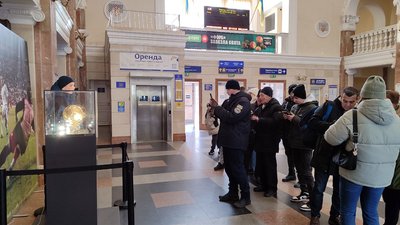 У Вінницю привезли "Золотий м'яч" Андрія Шевченка У Вінницю привезли "Золотий м'яч" Андрія Шевченка
