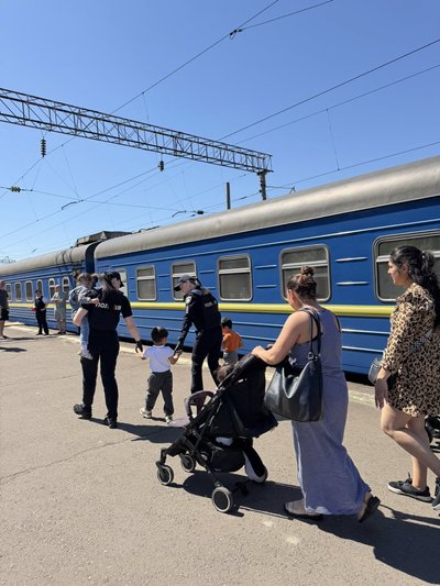 Приїхали 25 людей: евакуаційний потяг прибув на Рівненщину