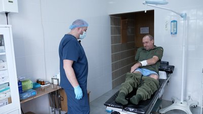 Медик з Вінниччини після фронту повернувся до роботи у військовому шпиталі Медик з Вінниччини після фронту повернувся до роботи у військовому шпиталі
