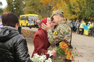 У селі на Вінниччині зустріли звільненого щ полону Андрія Василюка