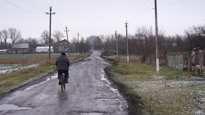 "Путін, кляну тебе і твою сім’ю!": як проходить обов'язкова евакуація з Володимирівки на Дніпропетровщині "Путін, кляну тебе і твою сім’ю!": як проходить обов'язкова евакуація з Володимирівки на Дніпропетровщині