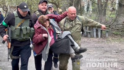 Евакуація з міста Мар'їнка на Донеччині Евакуація з міста Мар'їнка на Донеччині