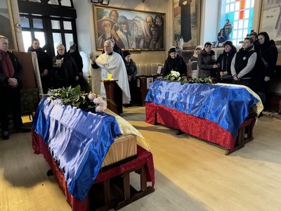 У Херсоні попрощались з військовими Сергієм Лобуренком та Євгеном Комаровим У Херсоні попрощались з військовими Сергієм Лобуренком та Євгеном Комаровим