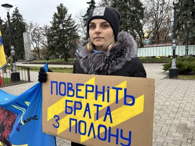 "Їх катують, медикаменти не дають". У Павлограді на Дніпропетровщині провели акцію на підтримку військовополонених "Їх катують, медикаменти не дають". У Павлограді на Дніпропетровщині провели акцію на підтримку військовополонених