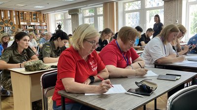 Миколаївці написали диктант до Дня Конституції України, Миколаїв, 28 червня 2024 року Миколаївці написали диктант до Дня Конституції України, Миколаїв, 28 червня 2024 року