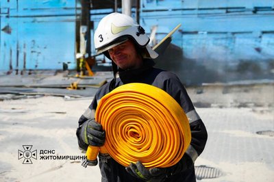 Росіяни атакували логістичні склади поблизу Житомира: є постраждалий Росіяни атакували логістичні склади поблизу Житомира: є постраждалий