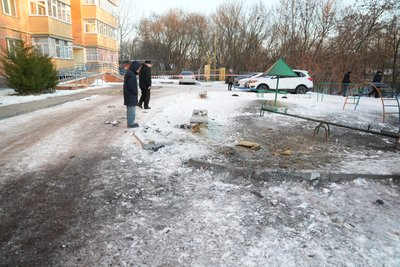 В Сумах безпілотники РФ вдарили біля житлових будинків В Сумах безпілотники РФ вдарили біля житлових будинків