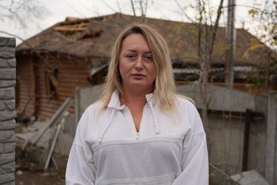 "Прилетіло в сусідній будинок, а пошкодило мій". Як живе прифронтове Покровське на Дніпропетровщині "Прилетіло в сусідній будинок, а пошкодило мій". Як живе прифронтове Покровське на Дніпропетровщині