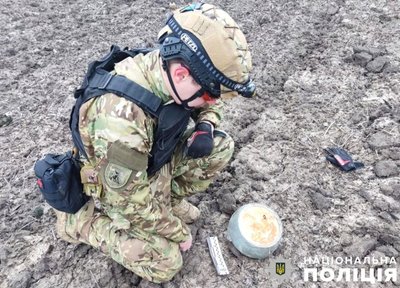 Вибухотехніки поліції Полтавщини знешкодили уламки збитого БпЛА РФ Вибухотехніки поліції Полтавщини знешкодили уламки збитого БпЛА РФ