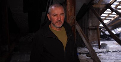 Дірки закривають плівкою. Чому в Дніпрі у пошкоджених через ракетну атаку будинках не можуть відремонтувати покрівлі Дірки закривають плівкою. Чому в Дніпрі у пошкоджених через ракетну атаку будинках не можуть відремонтувати покрівлі