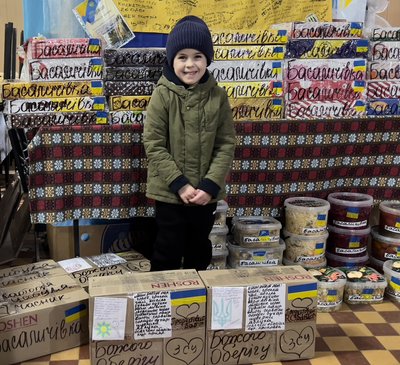"Вони відчувають цей тил наш": як волонтери двох сіл на Вінниччині допомагають захисникам з 2022 "Вони відчувають цей тил наш": як волонтери двох сіл на Вінниччині допомагають захисникам з 2022