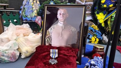 У Кропивницькому попрощались із пʼятьма бійцями У Кропивницькому попрощались із пʼятьма бійцями