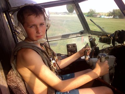 Владислав Риков у кабіні літака Владислав Риков у кабіні літака