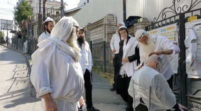 До свята хасиди підстригають волосся До свята хасиди підстригають волосся