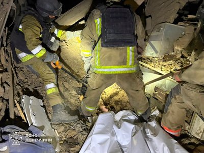 Армія РФ атакувала Софіївку на Донеччині: двоє загиблих, одне із тіл дістали з-під завалів Армія РФ атакувала Софіївку на Донеччині: двоє загиблих, одне із тіл дістали з-під завалів