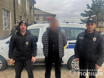 На Одещині на узбіччі виявили тіло неповнолітнього юнака: подробиці загибелі На Одещині на узбіччі виявили тіло неповнолітнього юнака: подробиці загибелі