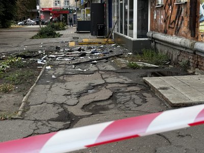 У Сумах вдень 31 серпня дрон влучив у балкон дев'ятиповерхівки, четверо людей травмовано