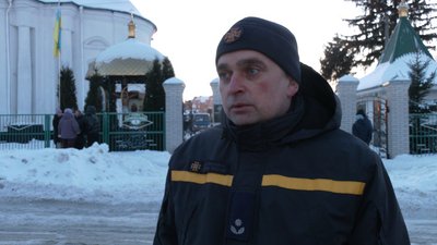 Гасив пожежу, яка сталася через атаку РФ, і раптово стався обвал конструкцій: на Чернігівщині поховали рятувальника Гасив пожежу, яка сталася через атаку РФ, і раптово стався обвал конструкцій: на Чернігівщині поховали рятувальника