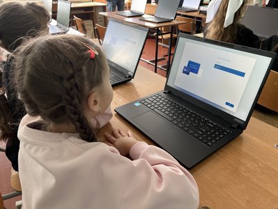 діти, ноутбуки, Тайвань, Франківщина, школа діти, ноутбуки, Тайвань, Франківщина, школа