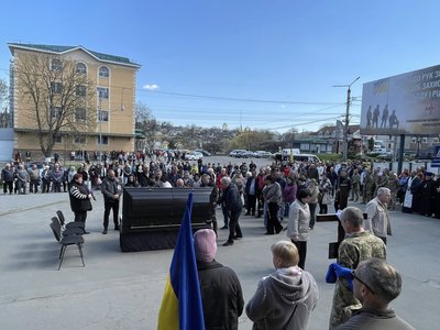 Воював у Бахмуті: громада Черкащини попрощалася із захисником