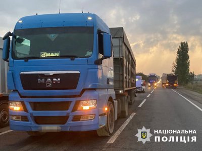 Троє дітей травмувалися на Одещині через зіткнення легковика з вантажівкою Троє дітей травмувалися на Одещині через зіткнення легковика з вантажівкою