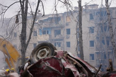 Наслідки влучання російської ракети у Київському районі Харкова, 7 березня 2026 року Наслідки влучання російської ракети у Київському районі Харкова, 7 березня 2026 року