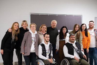 Британський підприємець Річард Бренсон відвідав Superhumans Center на Львівщині Британський підприємець Річард Бренсон відвідав Superhumans Center на Львівщині