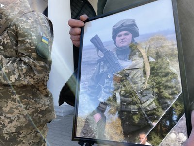 Воїн Антон Дмитрук: прощання у Полтаві 25 вересня 2024-го Воїн Антон Дмитрук: прощання у Полтаві 25 вересня 2024-го