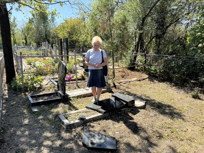 Розбиті пам’ятники, надгробні плити та лампадки. У Кривому Розі виявили 12 понівечених могил Розбиті пам’ятники, надгробні плити та лампадки. У Кривому Розі виявили 12 понівечених могил