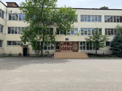 У Дніпрі жінка з ознаками сп’яніння на подвір’ї школи чіплялася до дітей та вчителів — поліція У Дніпрі жінка з ознаками сп’яніння на подвір’ї школи чіплялася до дітей та вчителів — поліція
