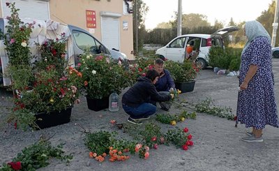 Крім харчових продуктів, під час ярмарки продавали квіти й саджанці Крім харчових продуктів, під час ярмарки продавали квіти й саджанці
