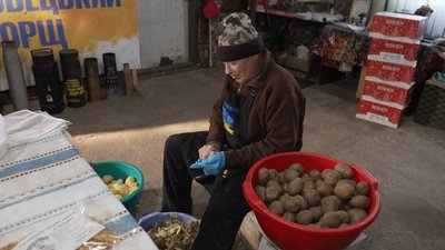 "Сухі борщі" для оборонців готують волонтерки з Вінниччини "Сухі борщі" для оборонців готують волонтерки з Вінниччини