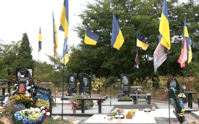 "Хай хлопці спочивають спокійно": у місті на Черкащині на Алеї Героїв встановили камери "Хай хлопці спочивають спокійно": у місті на Черкащині на Алеї Героїв встановили камери