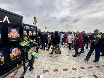 На Одещині відкрили меморіальну стелу пам'яті загиблих захисників