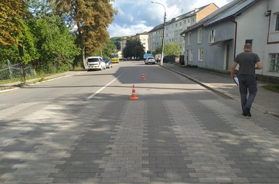На Львівщині нетверезий водій вантажівки збив 64-річну жінку, її госпіталізували На Львівщині нетверезий водій вантажівки збив 64-річну жінку, її госпіталізували