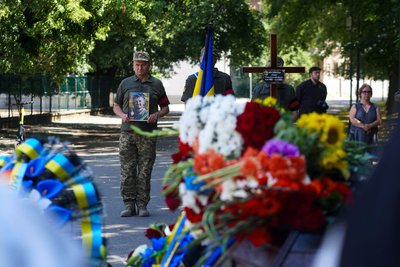В Ужгороді попрощалися з полеглим захисником Олегом Матвієнком В Ужгороді попрощалися з полеглим захисником Олегом Матвієнком
