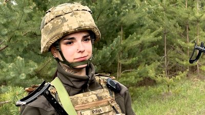 "Замість нігтиків — автомати": як подруги з Харкова разом пішли на війну "Замість нігтиків — автомати": як подруги з Харкова разом пішли на війну