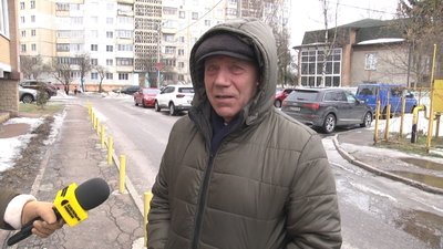 У Житомирі на проспекті Миру накопичується сміття біля контейнерного майданчика У Житомирі на проспекті Миру накопичується сміття біля контейнерного майданчика