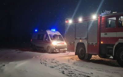 Рятувальники визволяли автотранспорт зі снігових заметів, Тернопільщина, 31 грудня 2025 року Рятувальники визволяли автотранспорт зі снігових заметів, Тернопільщина, 31 грудня 2025 року
