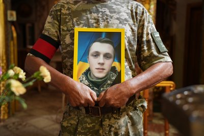 У Сумах поховали військовослужбовця Михайла Рєзанова У Сумах поховали військовослужбовця Михайла Рєзанова