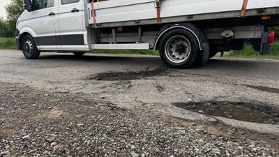 Дорога, Загвіздя, ями, вибоїни, ремонт, протест, акція Дорога, Загвіздя, ями, вибоїни, ремонт, протест, акція