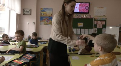 У Черкасах тікток-вчителька навчає першокласників У Черкасах тікток-вчителька навчає першокласників