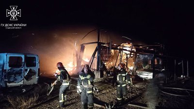 На Одещині горіли будівля та автомобіль На Одещині горіли будівля та автомобіль