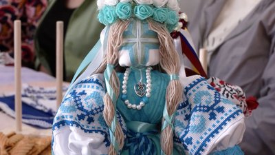 Лялька мотанка на Чернігівщині: як робити ляльки навчали жінок у прикордонній громаді Лялька мотанка на Чернігівщині: як робити ляльки навчали жінок у прикордонній громаді
