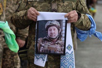 На щиті: в місті на Черкащині попрощалися із захисником На щиті: в місті на Черкащині попрощалися із захисником
