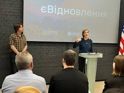 Керівниця USAID Саманта Пауер під час виступу у Бучі, 19 липня 2023