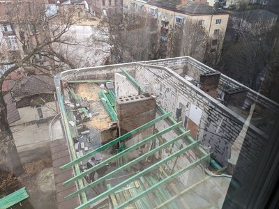 Надбудова на будинку-пам'ятці на вулиці Туган-Барановського Надбудова на будинку-пам'ятці на вулиці Туган-Барановського