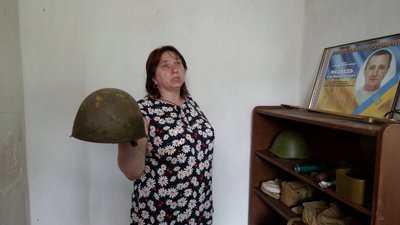 На Чернігівщині працює аматорський музей в хаті та без електрики, присвячений захисникам України На Чернігівщині працює аматорський музей в хаті та без електрики, присвячений захисникам України