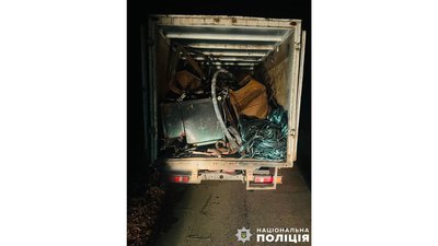 Правоохоронці затримали трьох жителів Чернігова, яких підозрюють у торгівлі зброєю, боєприпасами та вибухівкою Правоохоронці затримали трьох жителів Чернігова, яких підозрюють у торгівлі зброєю, боєприпасами та вибухівкою