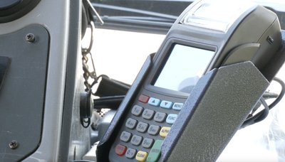 Можуть розірвати договір: у Черкасах перевізник самовільно перевстановив валідатори в громадському транспорті Можуть розірвати договір: у Черкасах перевізник самовільно перевстановив валідатори в громадському транспорті